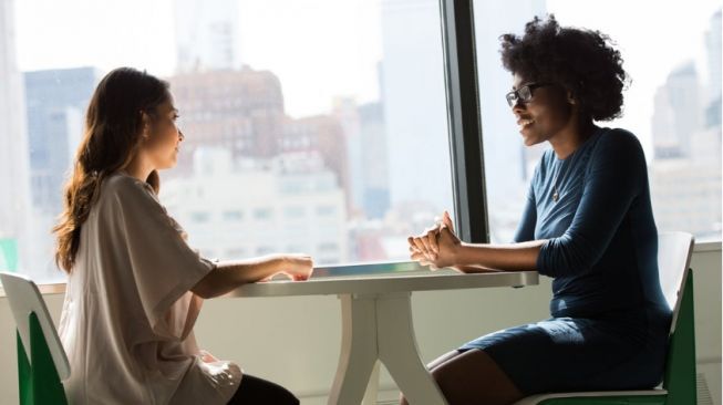 5 Cara Meningkatkan Kemampuan Interpersonal, Kamu Harus Tahu!