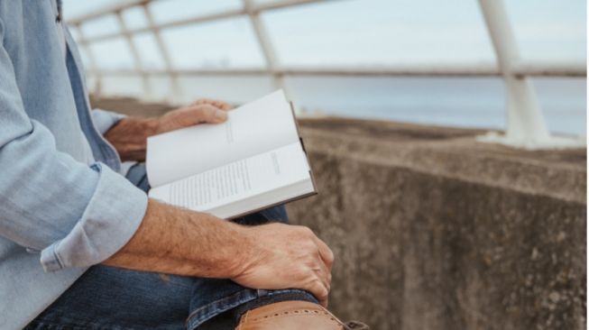 Membuat Pikiramu Lebih Terbuka, Berikut 8 Manfaat Membaca Novel