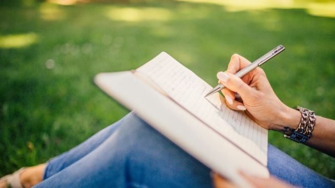 4 Manfaat Journaling, Tren Menulis Estetik yang Dapat Mencegah Stres