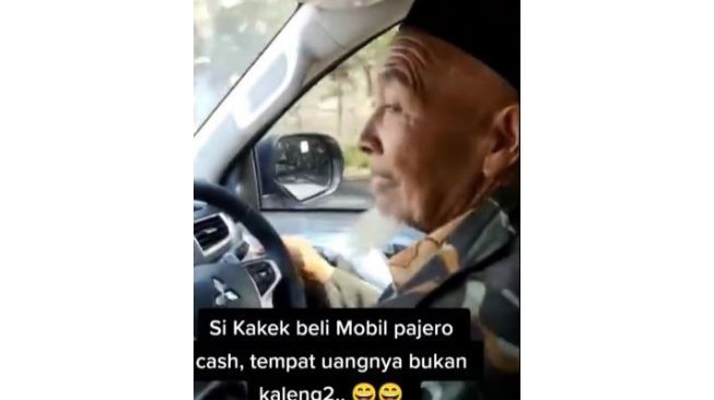 Viral Kakek Ini Beli Mobil Mewah secara Tunai, Wadah Uang Ratusan Juta Jadi Sorotan