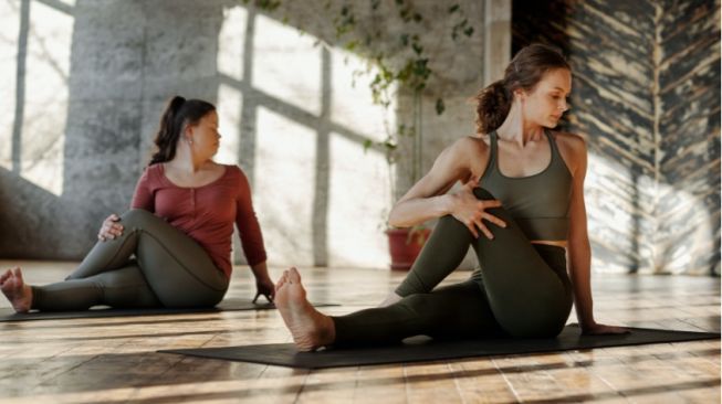 Inilah 5 Alasan Mengapa Kamu Harus Mulai Olahraga Yoga, Yuk Langsung Coba!