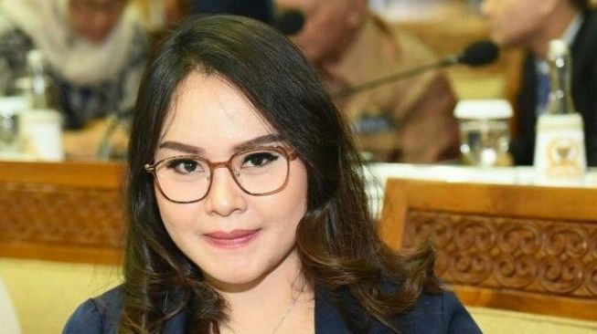 Yessy Melania, Sosok Mawar DPR Musikal di Senayan