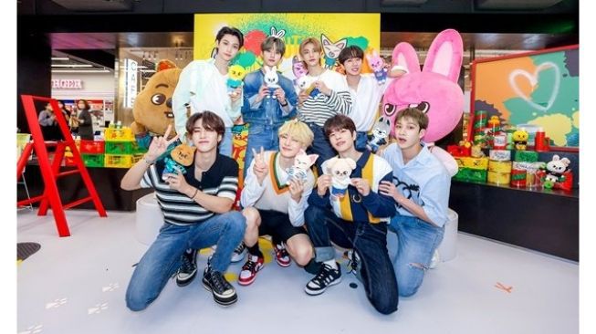 Toko pop-up 'SKZOO THE VICTORY IN SEOUL' Stray Kids Memperoleh Peminat yang Luar Biasa
