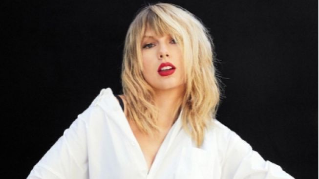 Taylor Swift Tunjukkan Dukungan ke Joe Alwyn atas Serial Drama Barunya