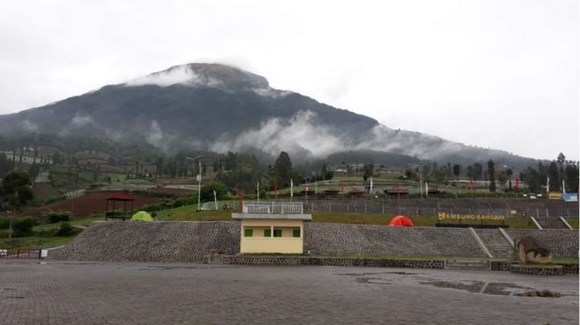 Embung Bansari Temanggung: Rekomendasi Camping Di Kaki Gunung Sindoro