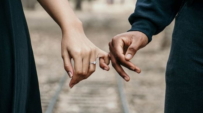 8 Cara Unik Pria Mencari Pasangan, Jarang Diketahui Wanita