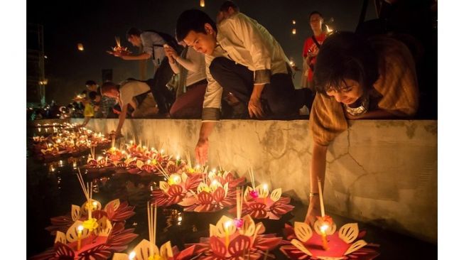 Festival Loi Krathong: Tradisi Menganyutkan Keranjang di Thailand