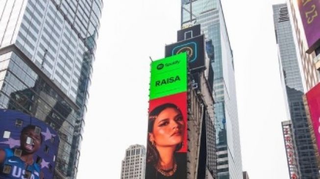 5 Penyanyi Indonesia yang Pernah Terpampang di Billboard Times Square