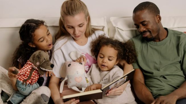 Memperingati World Read Aloud Day, Inilah 6 Manfaatnya untuk Anak