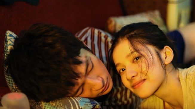 Ulasan Film China 'Love Will Tear Us Apart,' Perjuangan Cinta yang Berakhir Tragis
