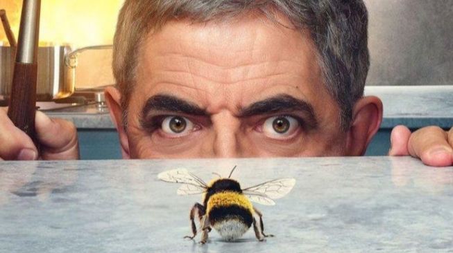 Kembali Hibur Penggemar Lewat Serial Terbarunya, Rowan Atkinson Lawan Lebah di 'Man vs Bee' Netflix