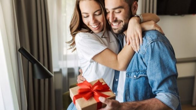 5 Rekomendasi Hadiah Valentine untuk Pasangan Selain Cokelat dan Bunga
