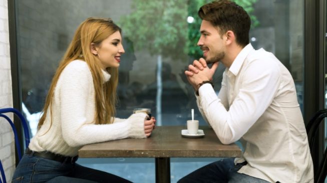 5 Tips Mendiskusikan Pernikahan Bersama Pasangan, Harus Berterus terang!