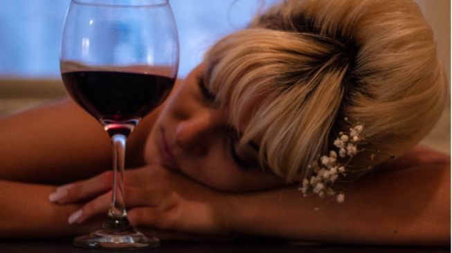 Minuman Beralkohol dapat Membuat Tidur Lebih Nyenyak, Mitos atau Fakta?