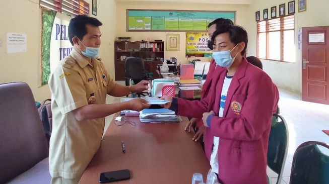 Mahasiswa PMM UMM Membantu Protokol Kesehatan Desa Palembon