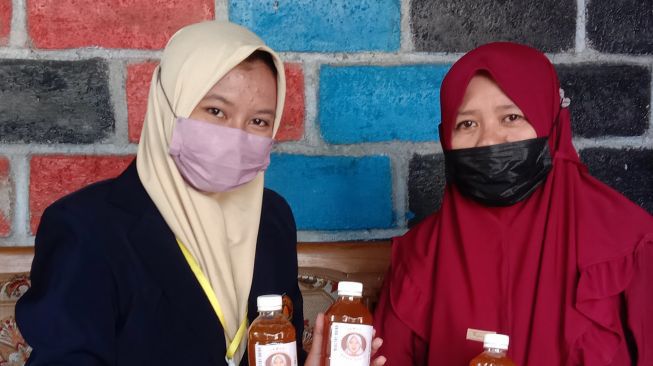 Mahasiswa KKN 37 BTV UNEJ Bangkitkan UMKM Jamu Herbal di Desa Sukoreno