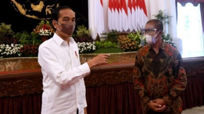 Gegara Bentangkan Poster ke Jokowi, Akhirnya Suroto Diundang ke Istana