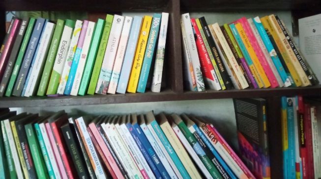 Pengalaman Belanja Buku di Toko Online, Ternyata Bukunya Bau Ompol Tikus
