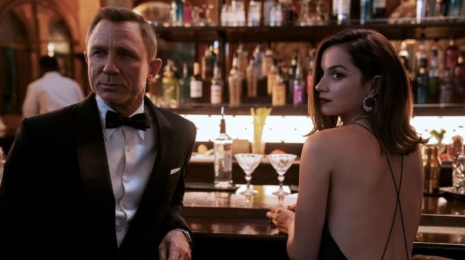 Keluarga Kerajaan Inggris dan Para Nakes Akan Nobar Film James Bond Terbaru