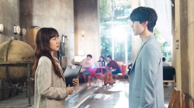 Lee Dong Wook Kirim Truk Kopi ke Set Syuting Film Terbaru Im Soo Jung