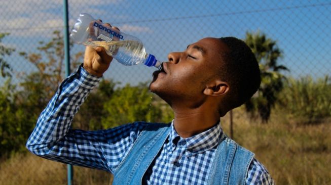 7 Cara Mengatasi Dehidrasi, Segera Cek!
