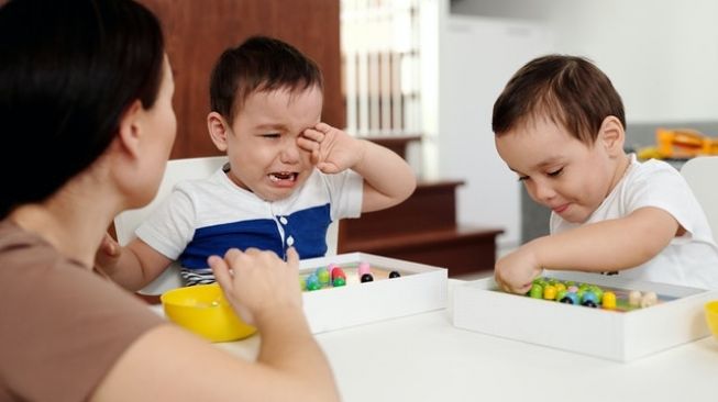 6 Tips Menghadapi Anak yang Rewel, Jangan Memarahinya!