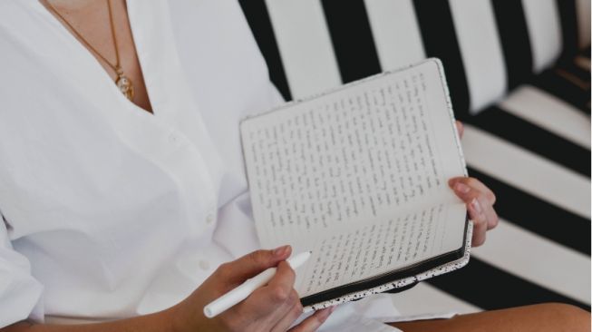 3 Manfaat Melakukan Journaling, Dapat Mengenal Diri Sendiri Lebih Baik?
