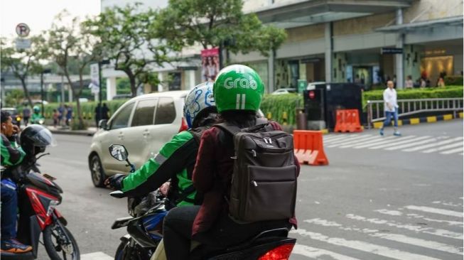 Cara Duduk Customer saat Dibonceng Bikin Driver Ojol Sampai di Ujung Jok