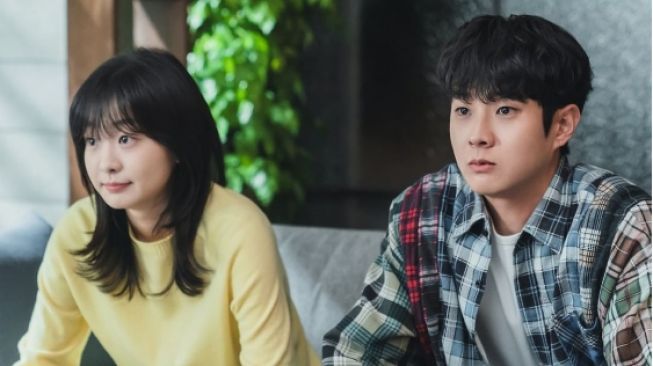 Sinopsis Drama Korea Our Beloved Summer Episode 9: Just Friends