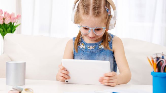 6 Langkah Jitu Lindungi Kesehatan Mata Anak saat Sekolah Online