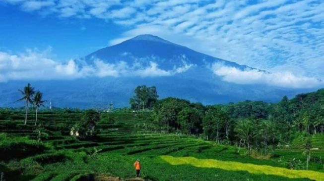 Gunung Tertinggi di Jawa Barat, Berikut 4 Jalur Pendakian Gunung Ciremai!