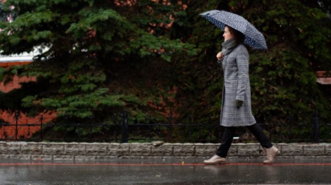 Ini Dia 5 Musuh Terberat Para Emak saat Musim Hujan Tiba, Jaga Mood Ya Mak