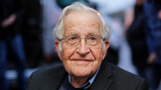 Noam Chomsky: Kuasa Media, Propaganda, dan Rekayasa Persetujuan