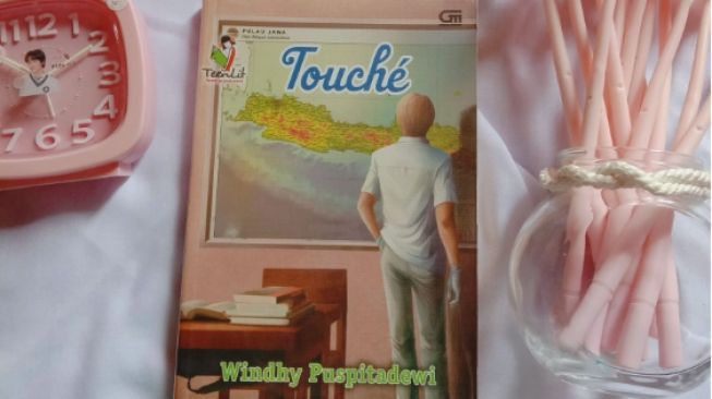 Ulasan Buku Touche: Novel Teenlit Fantasi yang Seru dan Mendebarkan!