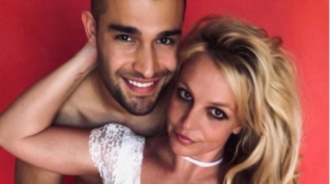 Tunangan Britney Spears, Sam Asghari Beri Kode Soal Tanggal Pernikahan!
